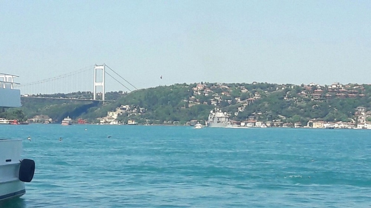 ABD Savaş Gemisi İstanbul Boğazı\'ndan Geçti