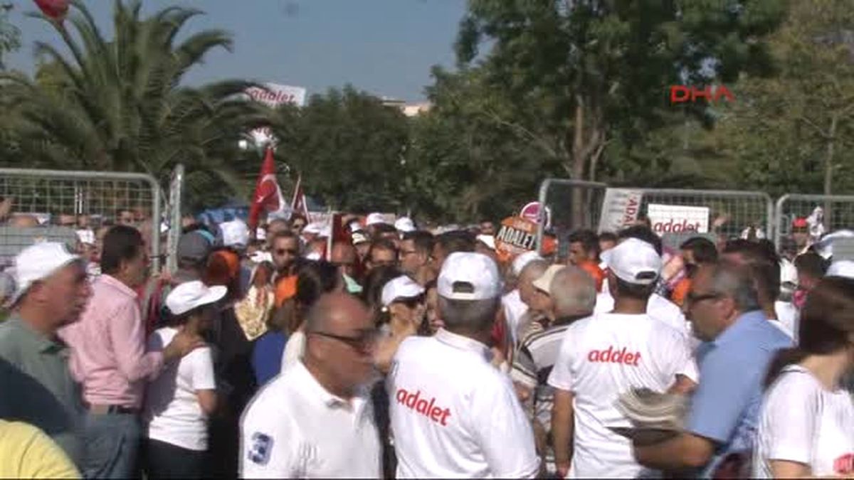 Adalet Mitingi\'ne Yoğun İlgi