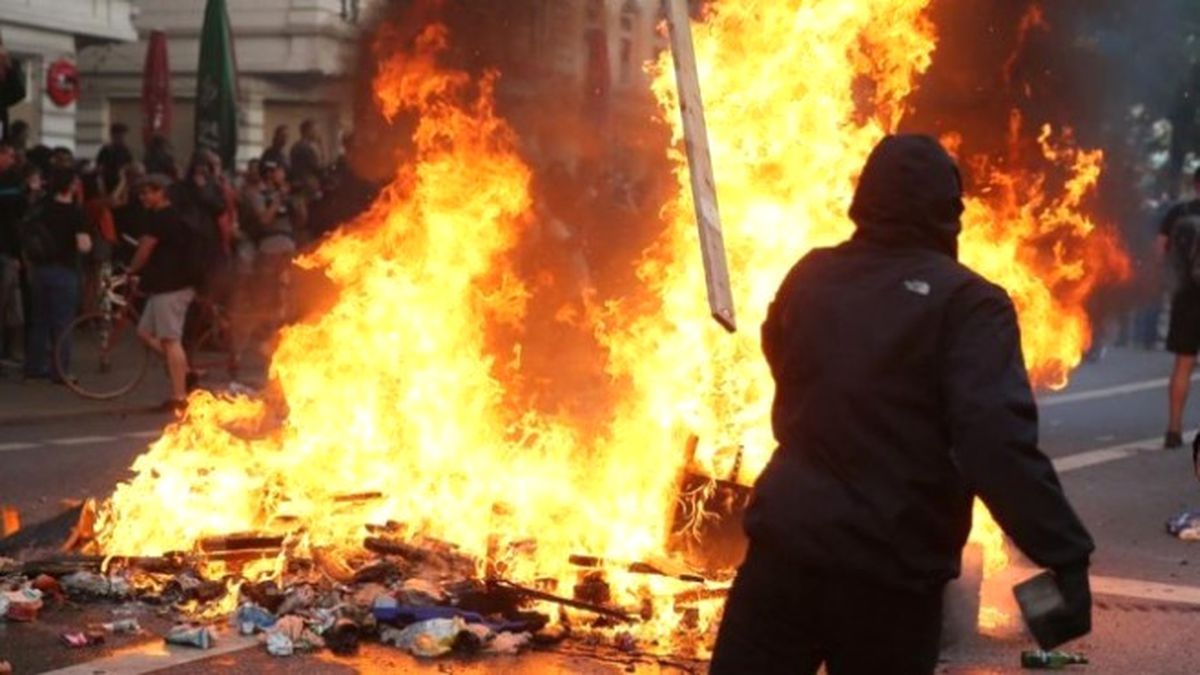 Almanya\'daki G-20 Protesto Gösterilerinde 476 Polis Yaralandı
