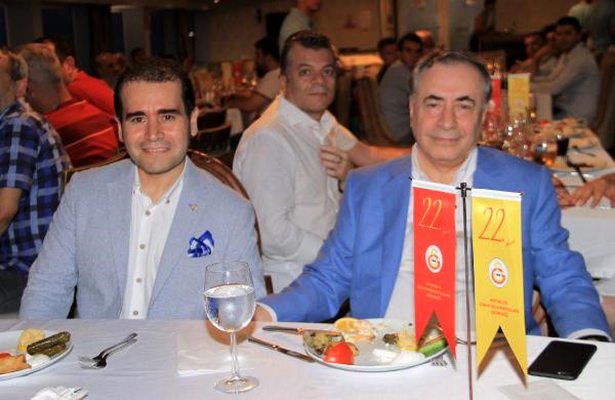Antalya\'da Galatasaray Kaptanı Selçuk İnan\'ın Formasına 10 Bin Tl