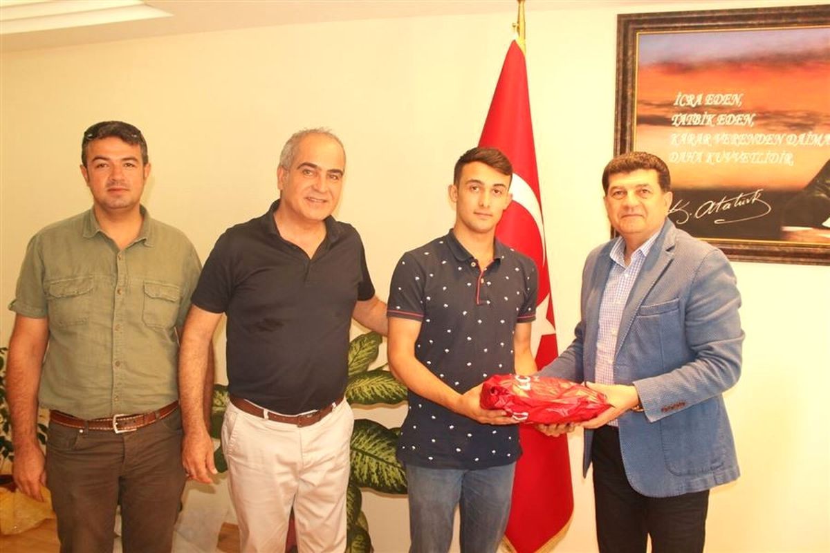 Aydın\'da Çocuk Evlerinde Kalan Mertcan, Başarısı ile Göz Doldurdu