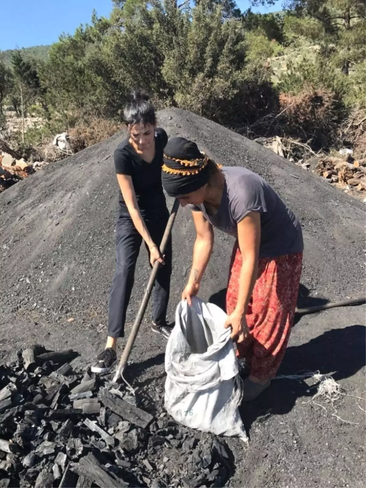 Aydınlı Ak Kadınlar Kömür Ocağını Ziyaret Etti