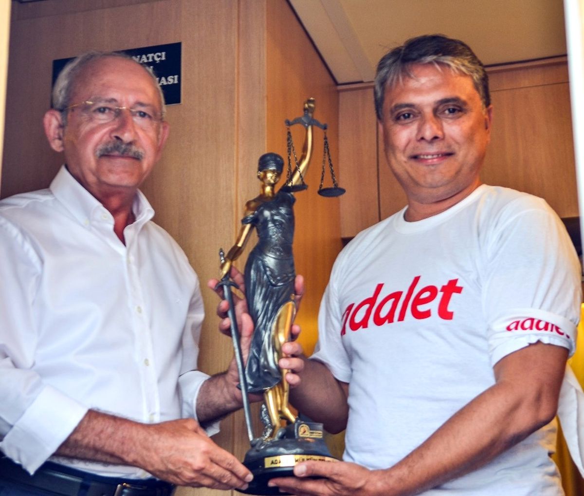 Başkan Uysal\'dan Kılıçdaroğlu\'na Adalet Heykeli