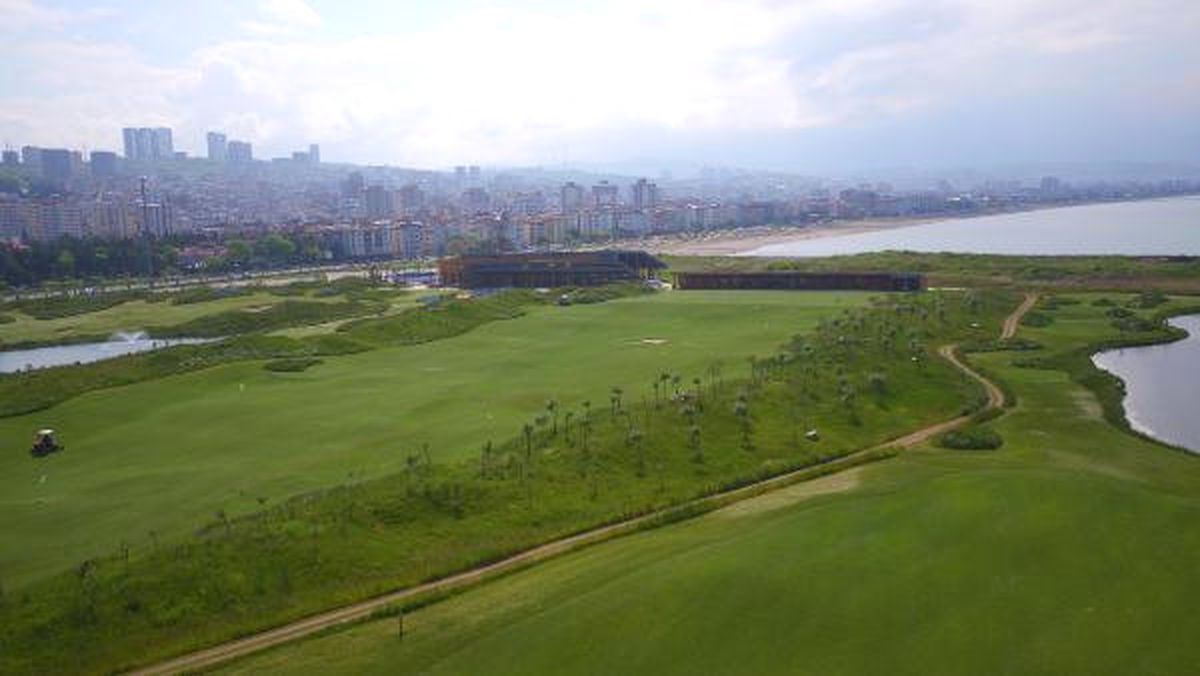Denize Dolgu ile Yapılan Golf Sahası 18 Çukura Çıkarılıyor