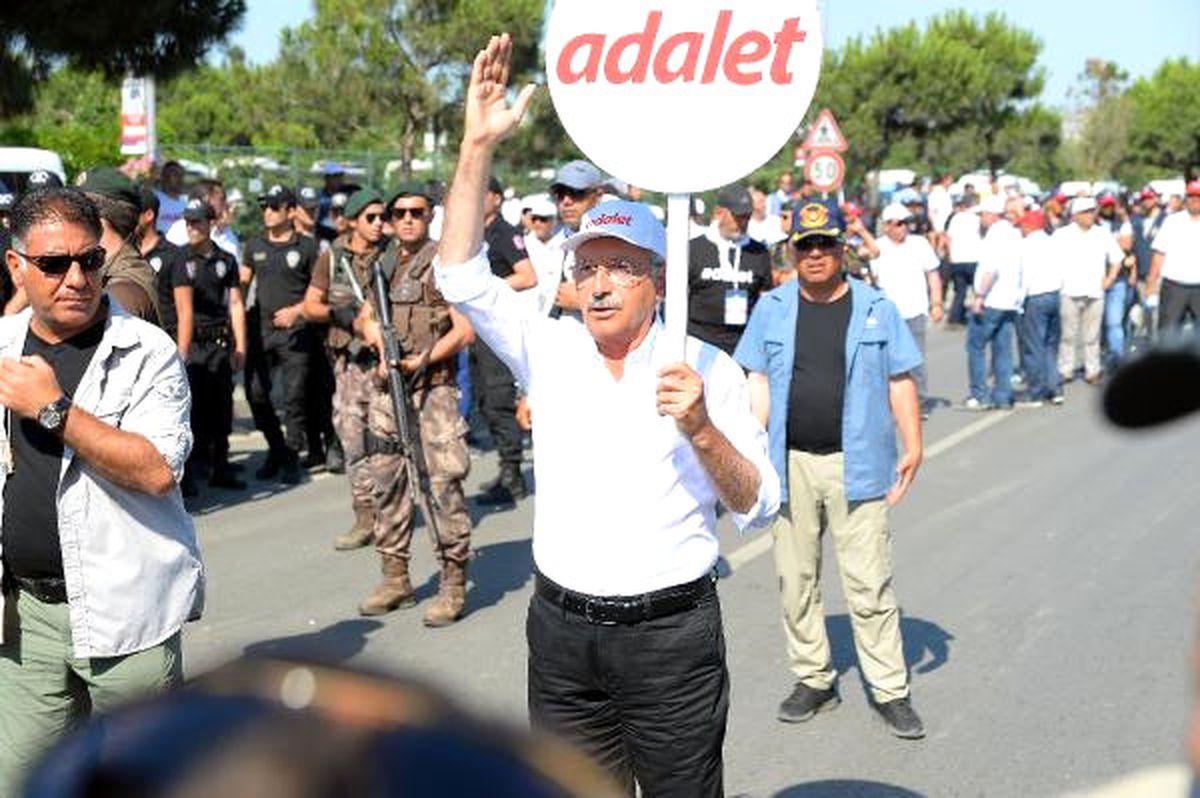 Ek Bilgi Fotoğraflarla) - Kılıçdaroğlu Son 1 Kilometre Yürüyüşü İçin Dinlenme Noktasında