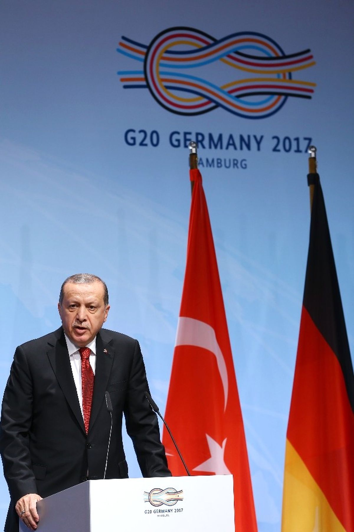 Erdoğan: "Afrika\'da Binlerce İnsanın Hayatını Kaybettiği Bu İnsanlık Dramına Kayıtsız Kalmamalıyız"