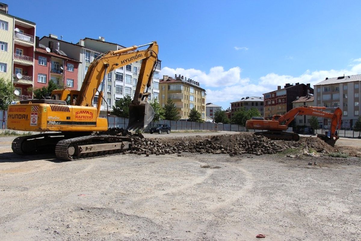 Eski Garaj Ticaret ve Konut Projesinde Hafriyat Çalışması Başladı