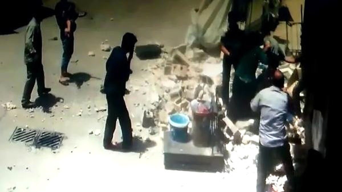 Gaziantep\'te Evin Duvarının Yıkılma Anları Kamerada