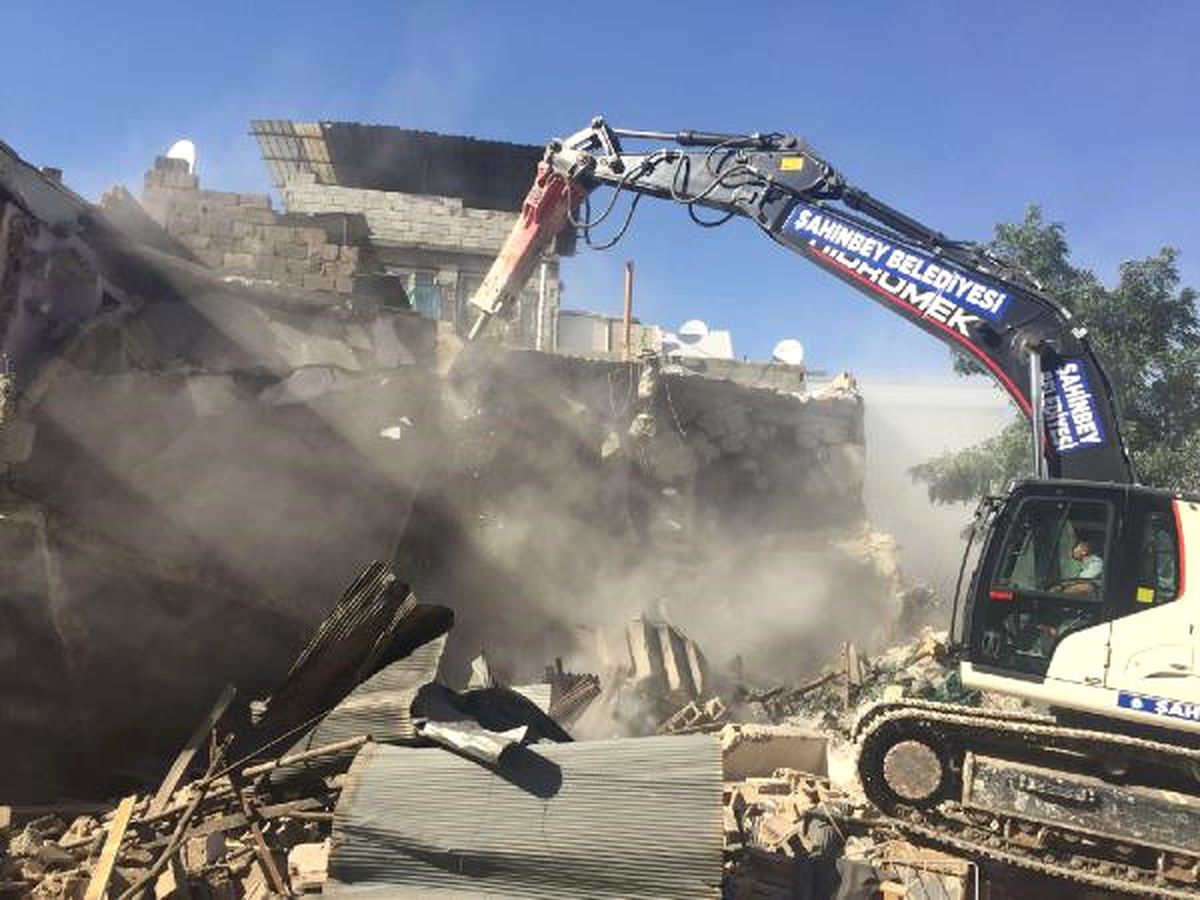 Gaziantep\'te Evin Duvarının Yıkılma Anları Kamerada (2)