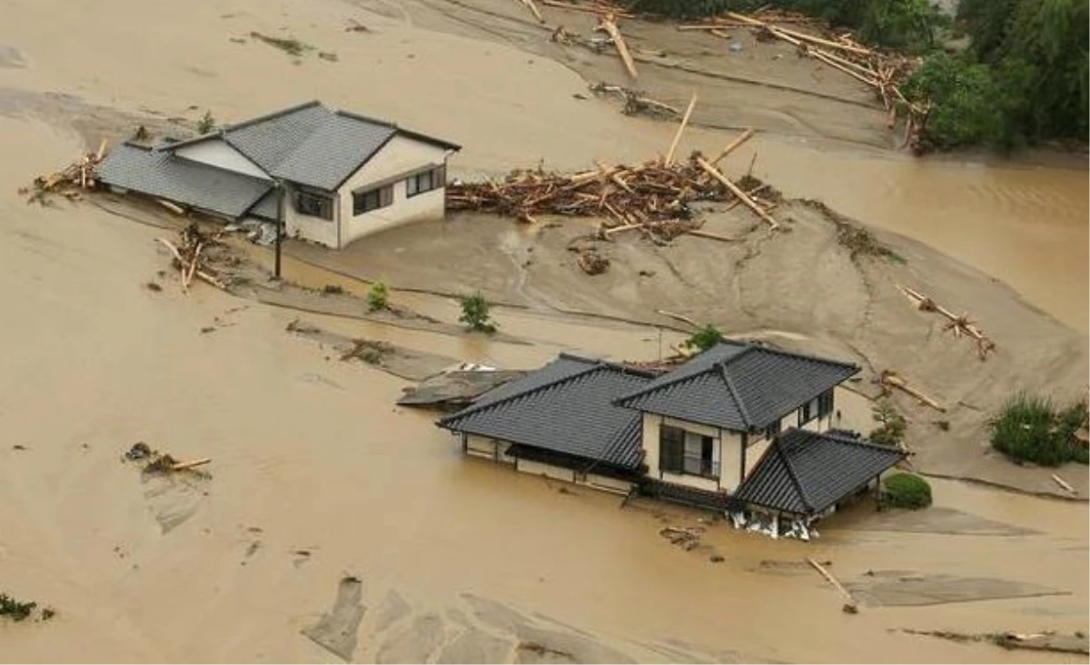 Japonya\'da Felaket! Şiddetli Yağış Sele Neden Oldu: 18 Kişi Öldü 20 Kişi Hala Kayıp