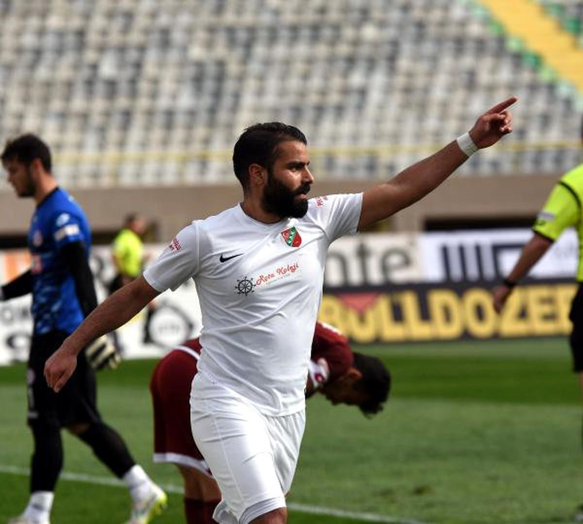 Karşıyaka Mahmut\'la Anlaştı