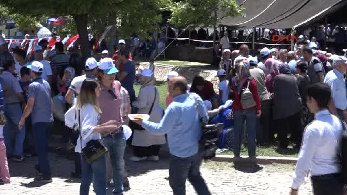 Kayseri\'de Evliyalar Günü\'nde Etli Pilav İzdihamı (Ek)