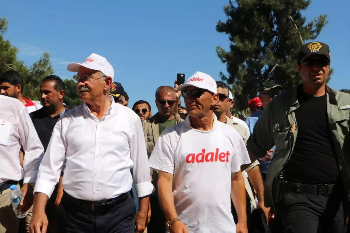 Kılıçdaroğlu "Adalet Yürüyüşü Sergisi"Nde