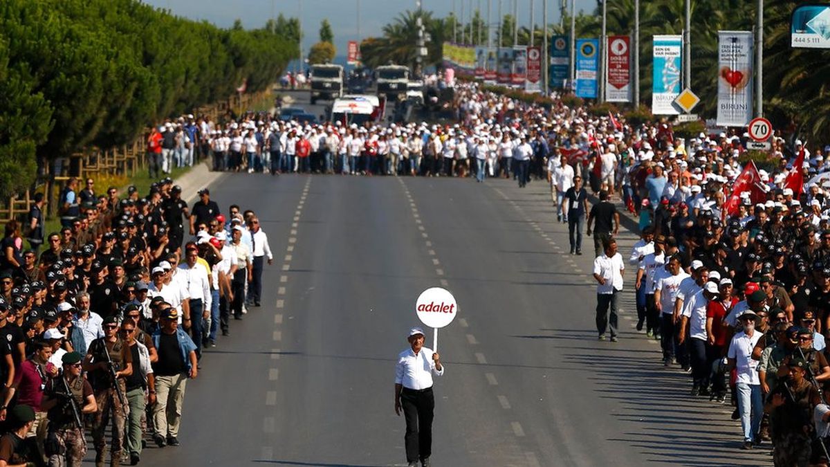 Kılıçdaroğlu Alana Alkışlar Eşliğinde Girdi