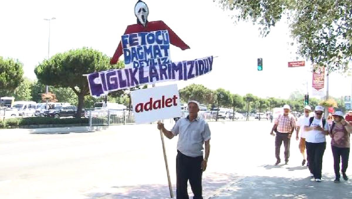 Kılıçdaroğlu\'na Eşlik Edenler Miting Alanına Yürümeye Başladı