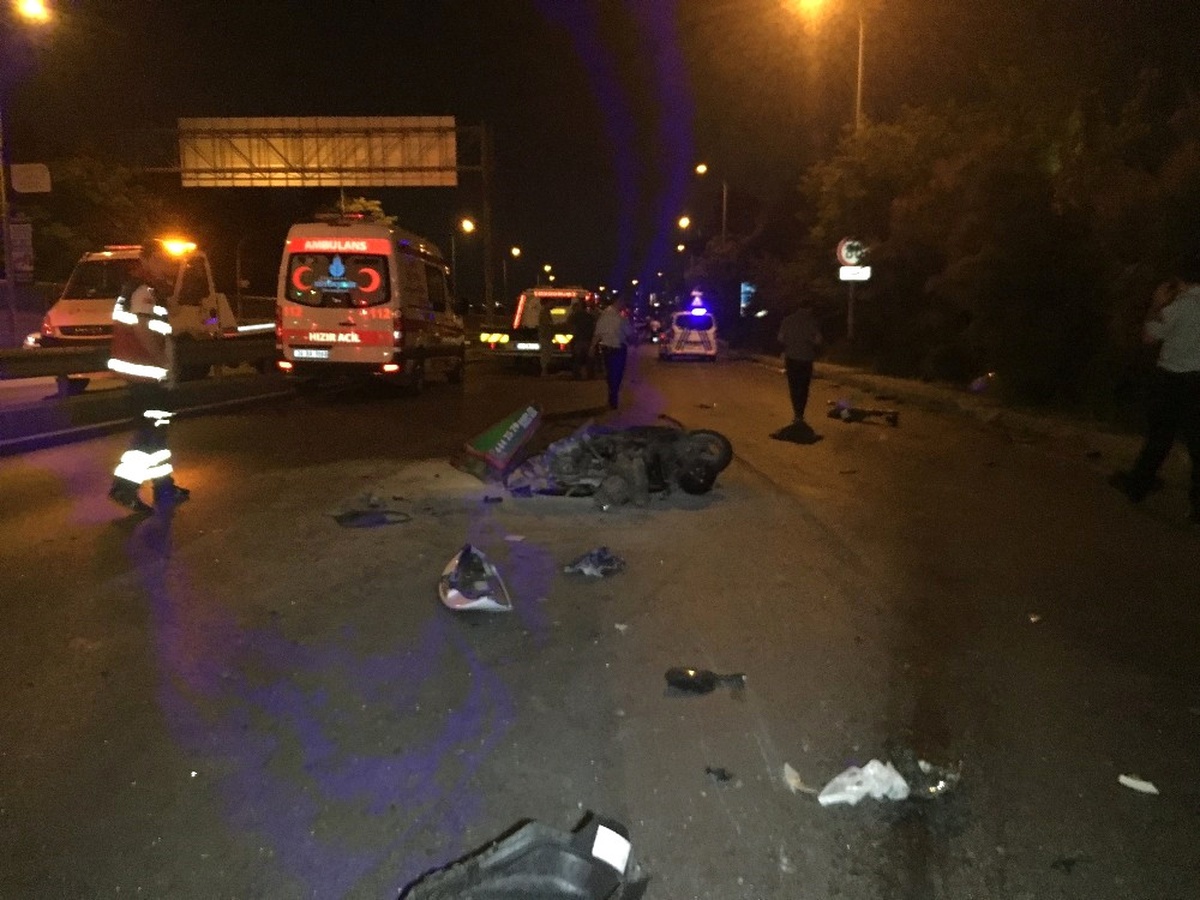 Lüks Araçla Gelen Kaza: 1 Ölü, 2 Yaralı