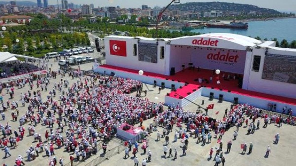 Maltepe\'deki \'Adalet\' Mitingine Girişler Başladı