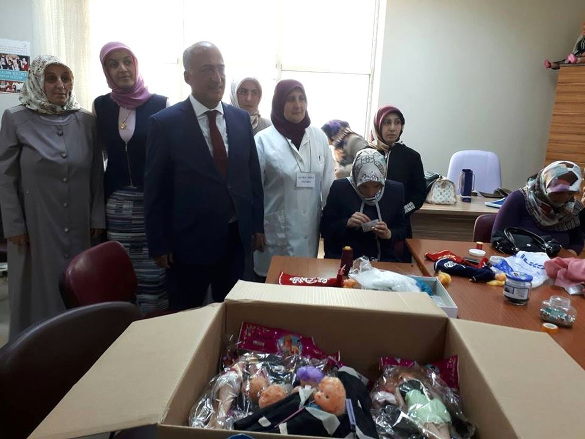 Rektör Çomaklı Er Kadın\'ın Atölyesinde