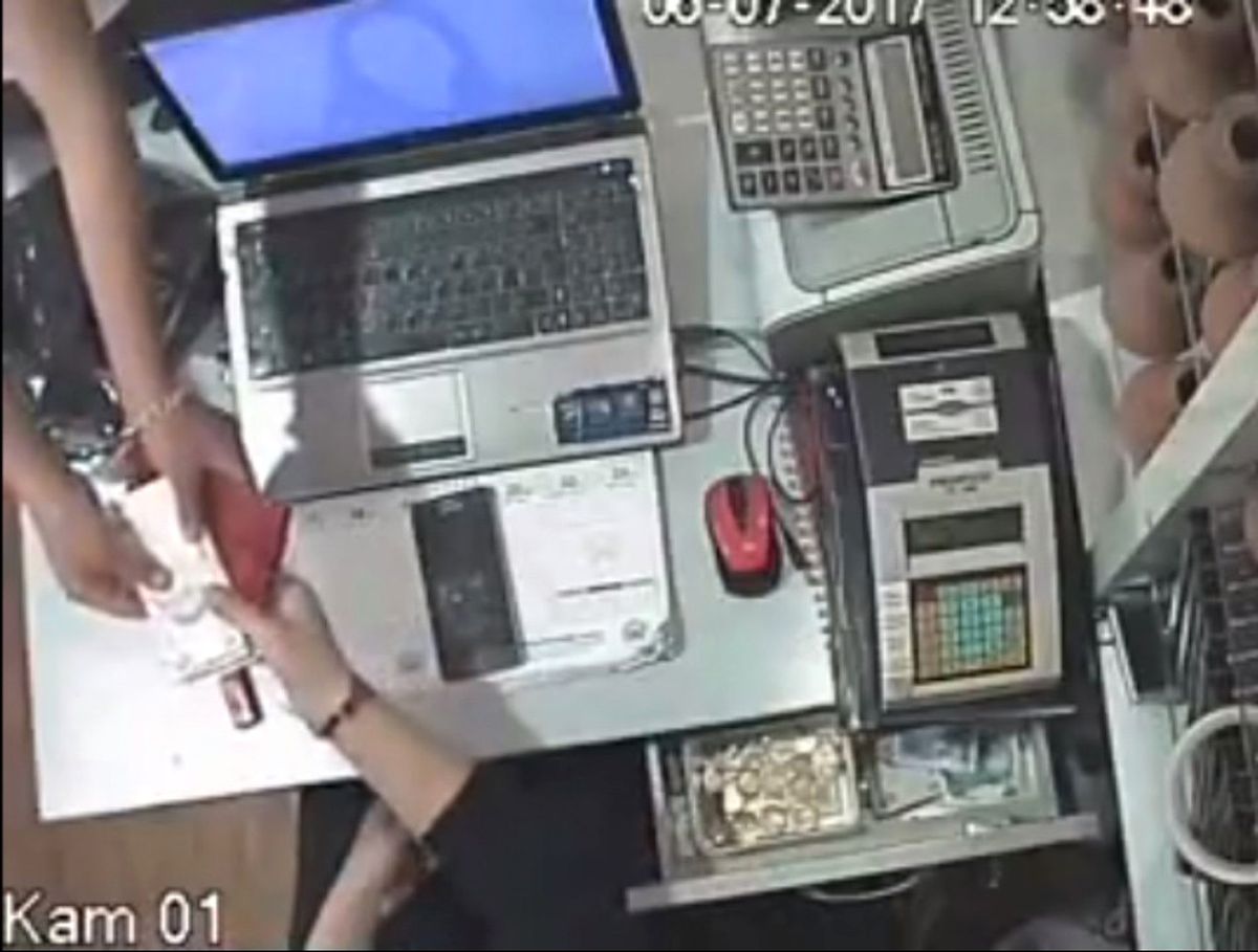Tırnakçılık" Adı Verilen Yöntemle 2 Dakikada 200 TL Çaldı