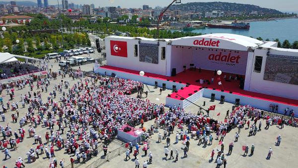 Vatandaşlar Miting Alanına Girmeye Başladı