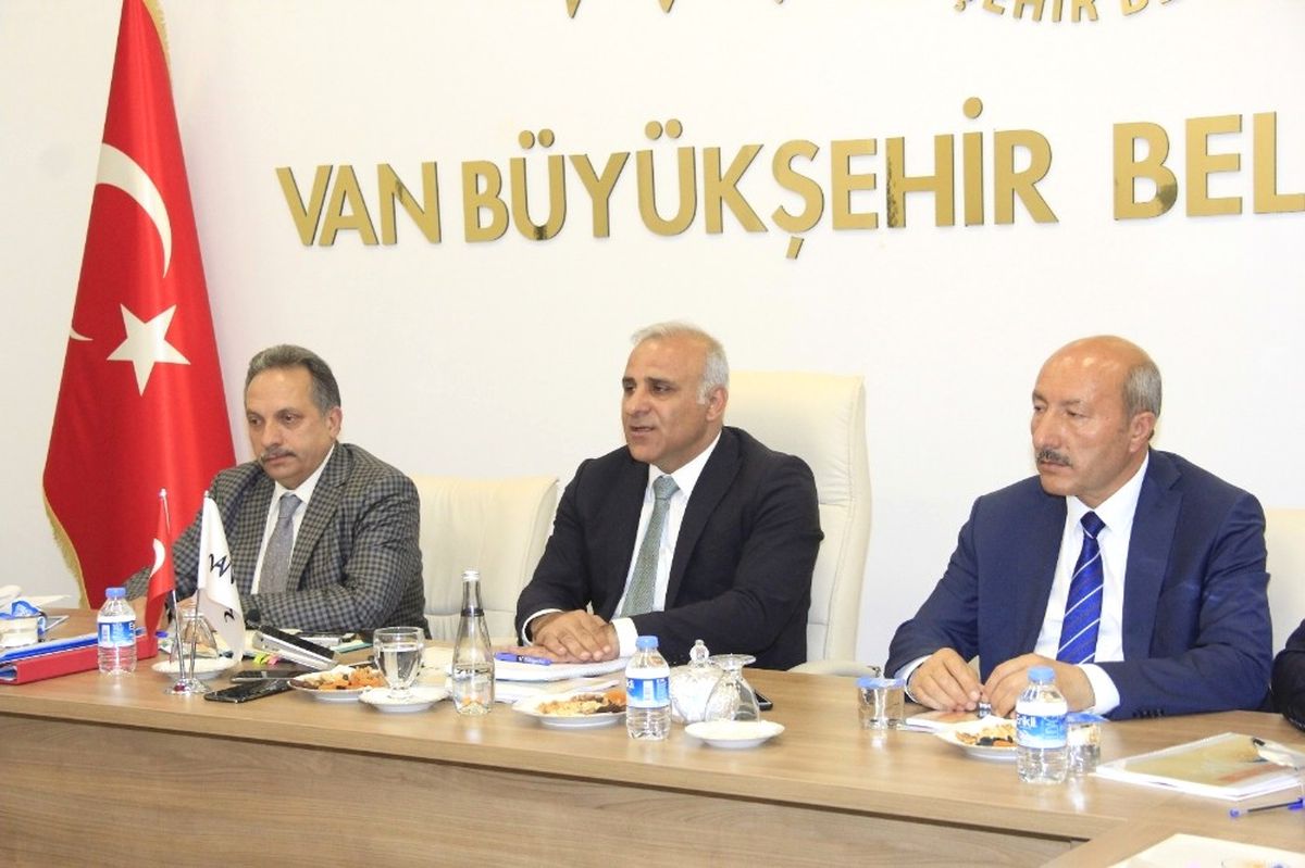 Zorluoğlu, Daire Başkanlarıyla Bir Araya Geldi