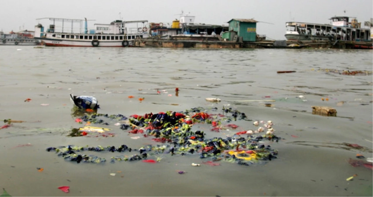 1 Milyon İnsanın Taptığı Tanrıça Ganga\'nın Nehri Ganj Kirliliğe Yenik Düştü