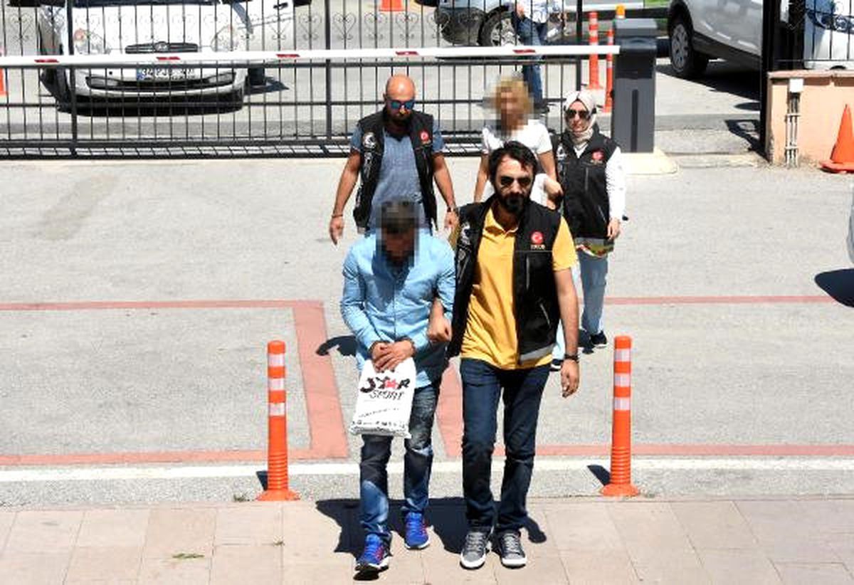 1400 Uyuşturucu Hapla Yakalandılar