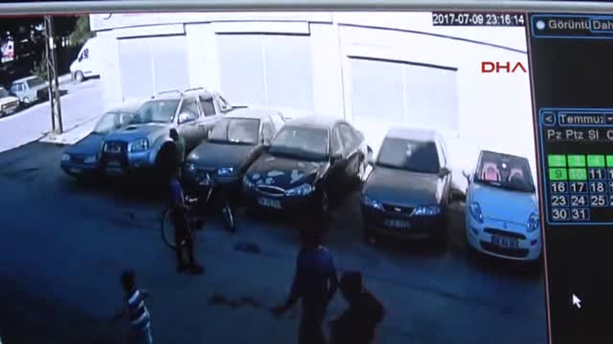 2 Çocuk, Güpegündüz 5 Otomobili Soymaya Kalktı (Yeniden)