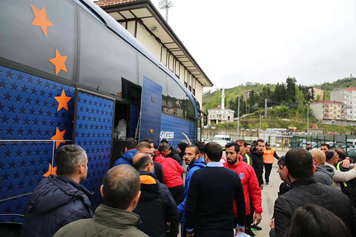 4 Futbolcuya Seyirden Men