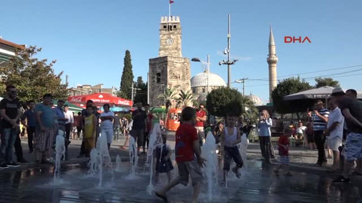 Antalya Kale Kapısı\'nda Piyano Konseri