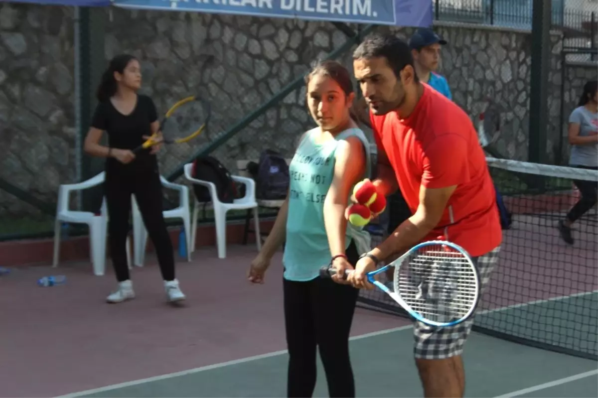 Aydın\'da Gençleri Tenis Merakı Sardı