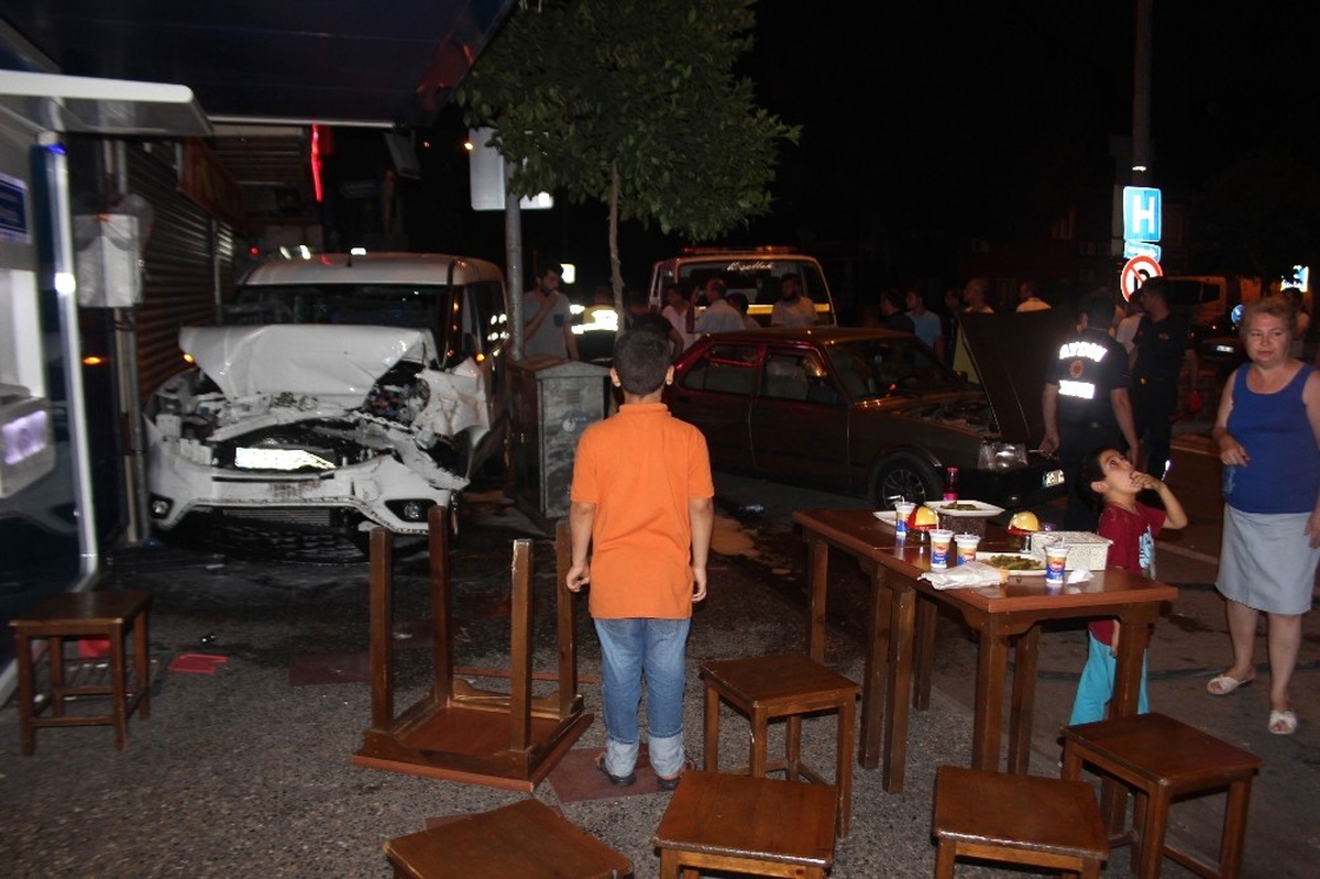 Aydın\'da Zincirleme Trafik Kazası, Faciaya Ramak Kaldı