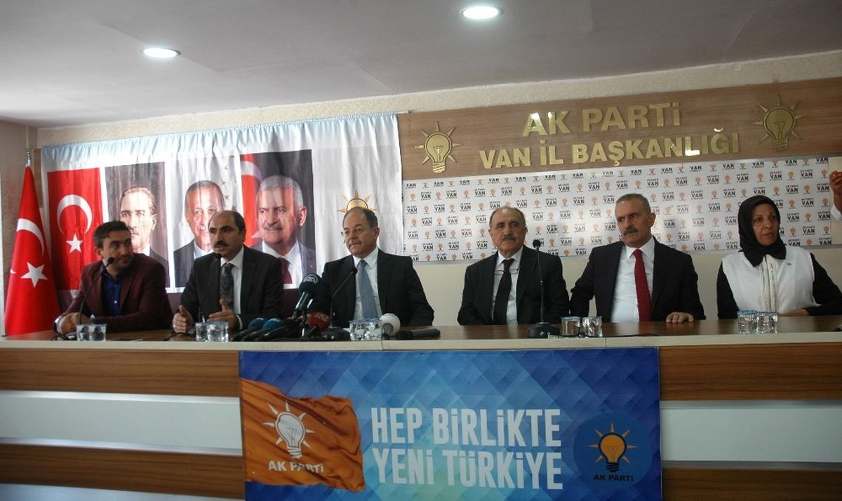 Bakan Akdağ: "Avrupalı Siyasiler Teröristlere Kol Kanat Geriyorlar"