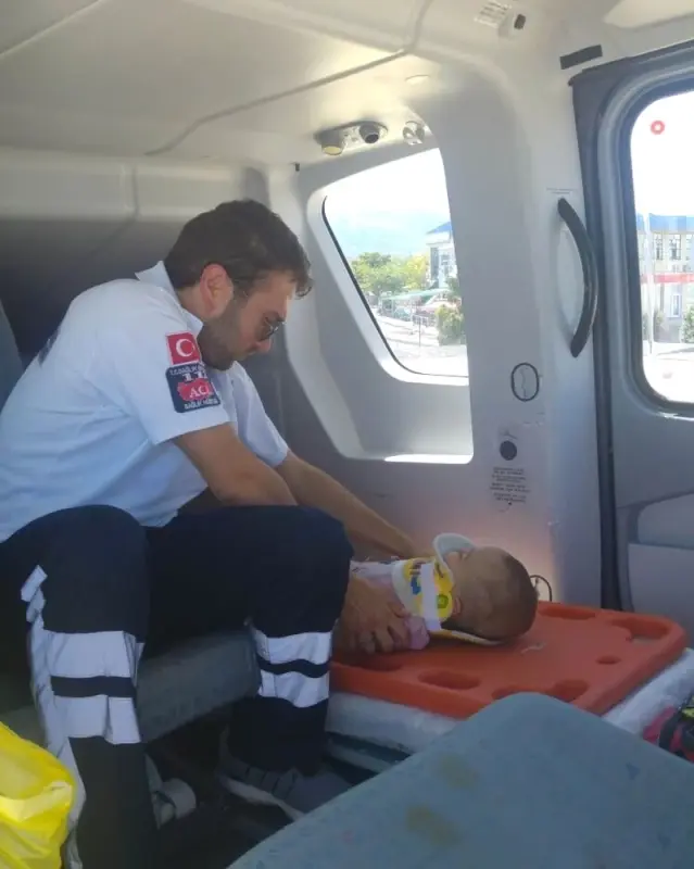 Balkondan Düşen Bebeğin Yardımına Ambulans Helikopter Yetişti Son Dakika