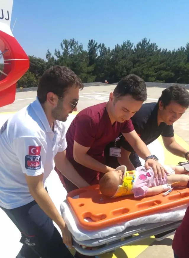 Balkondan Düşen Bebeğin Yardımına Ambulans Helikopter Yetişti Son Dakika