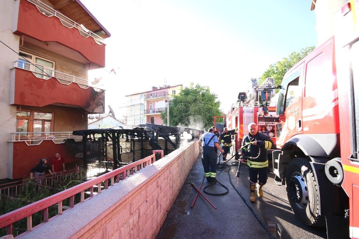 Beyşehir\'de Korkutan Yangın