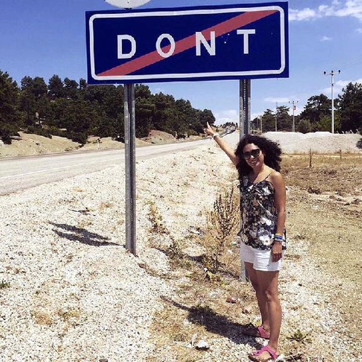 Bu Levhayı Gören Durup Fotoğraf Çekiniyor
