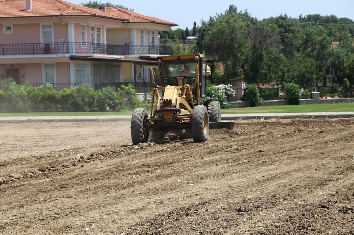 Burhaniye Engelleri Aşıyor Projesinde Peyzaj Düzenlemesi Devam Ediyor