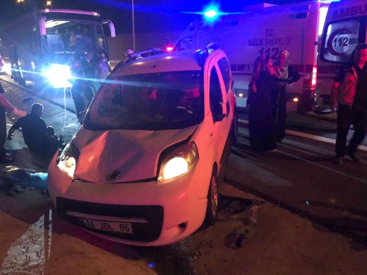 Bursa\'da Trafik Kazası: 2 Ölü, 14 Yaralı