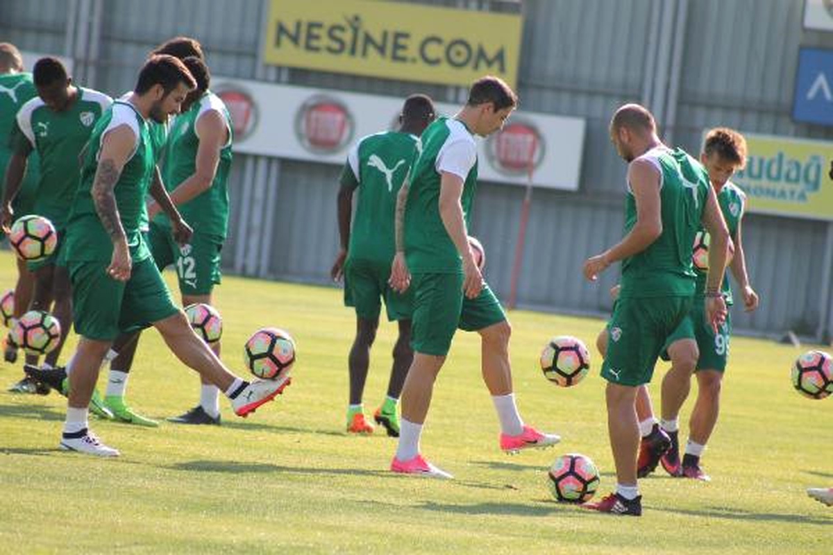 Bursaspor\'da Emre Taşdemir Tedavi İçin Kartar\'a Gitti
