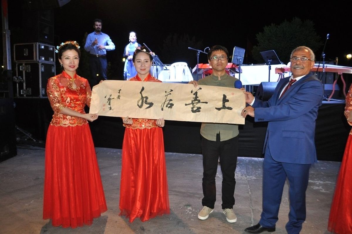 Çinli Sanatçılar ve Ender Balkır Uçhisar\'da Konser Verdi