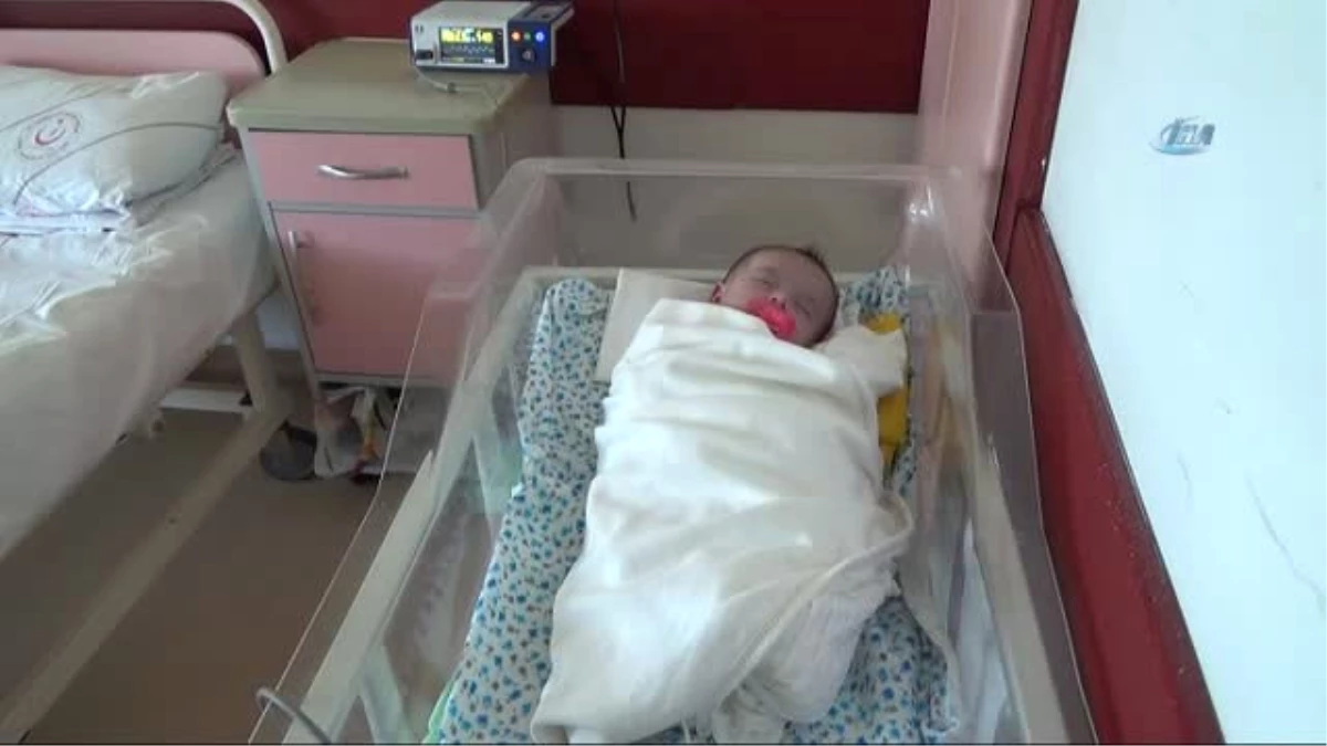 Diyarbakır\'da Yeni Doğan Bebeğe Yapay Damar Takıldı