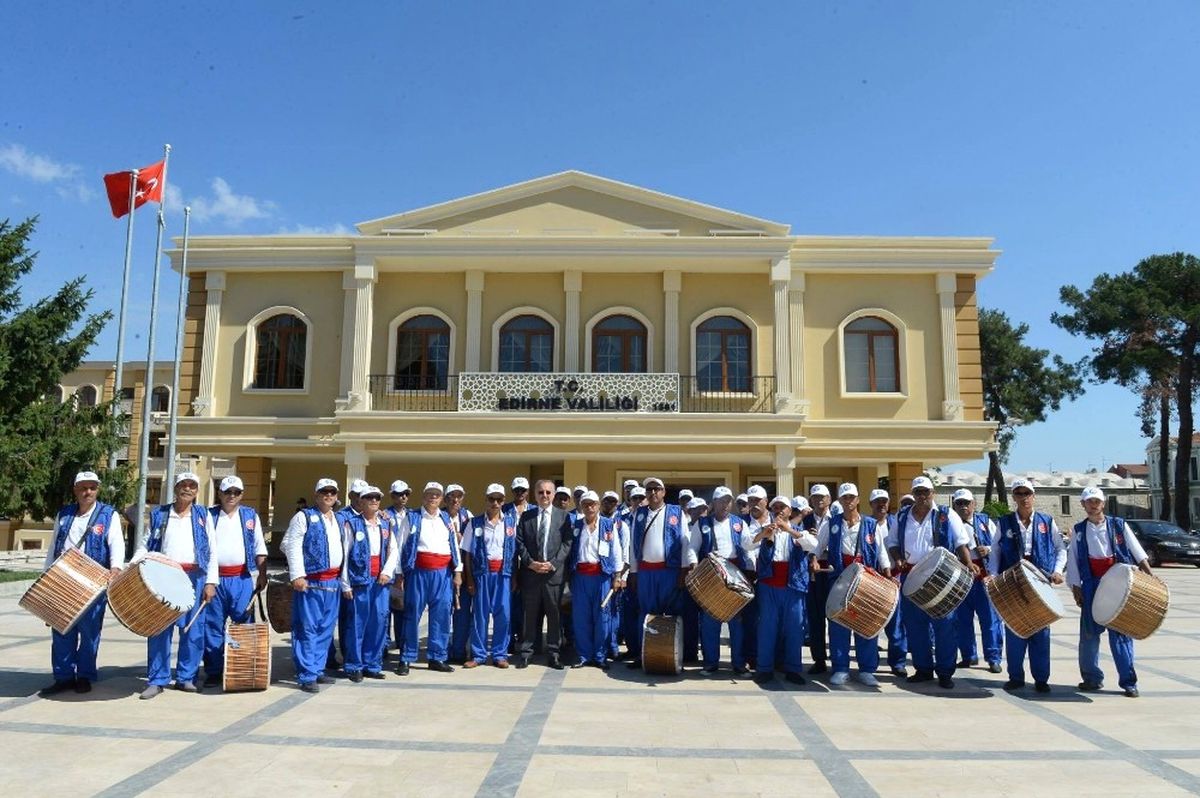 Edirne\'nin Mülki Amirine Davullu Zurnalı Kırkpınar Daveti