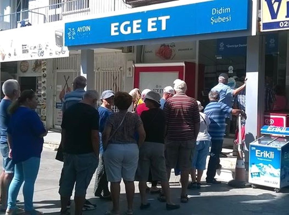 Ege Et Önünde Uzun Kuyruklar Oluştu