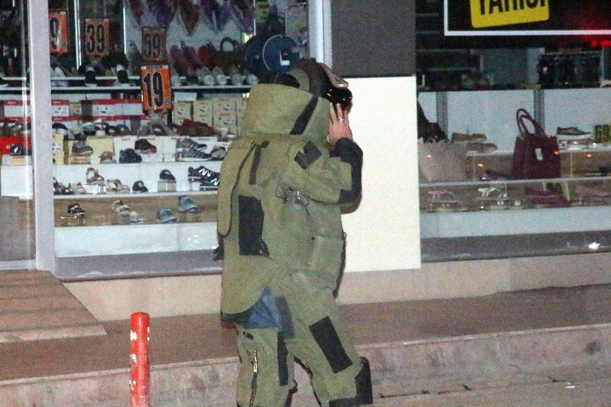 Elazığ\'da Şüpheli Çanta Fünye ile Patlatıldı