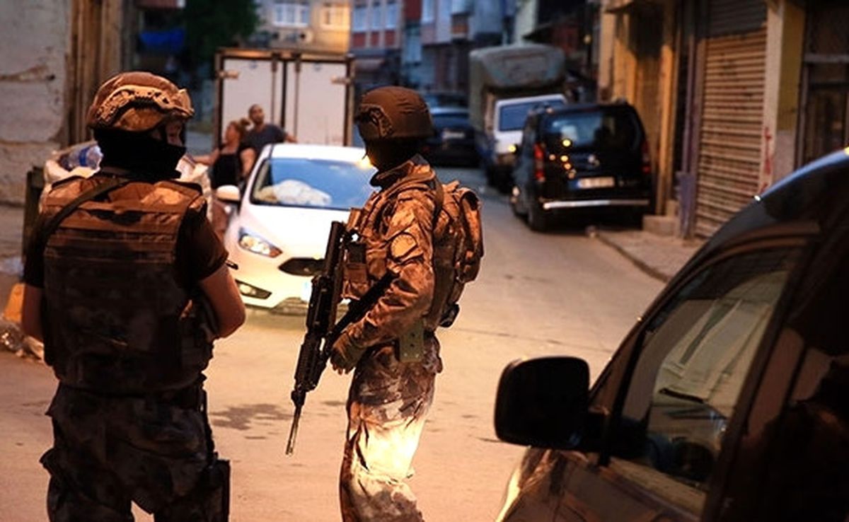 Fatih\'te Özel Harekat Destekli Uyuşturucu Operasyonu