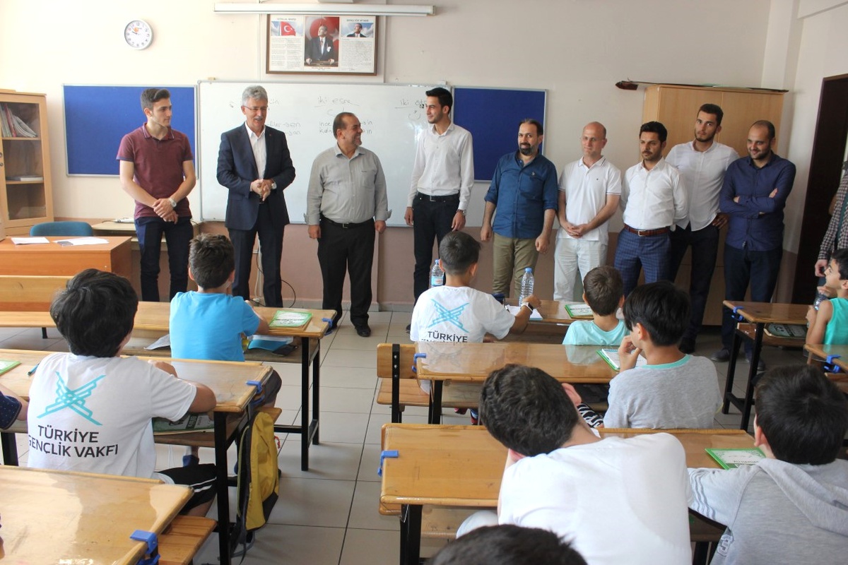 Gölcük Belediye Başkanı Mehmet Ellibeş Tügva Yaz Okulunu Ziyaret Etti
