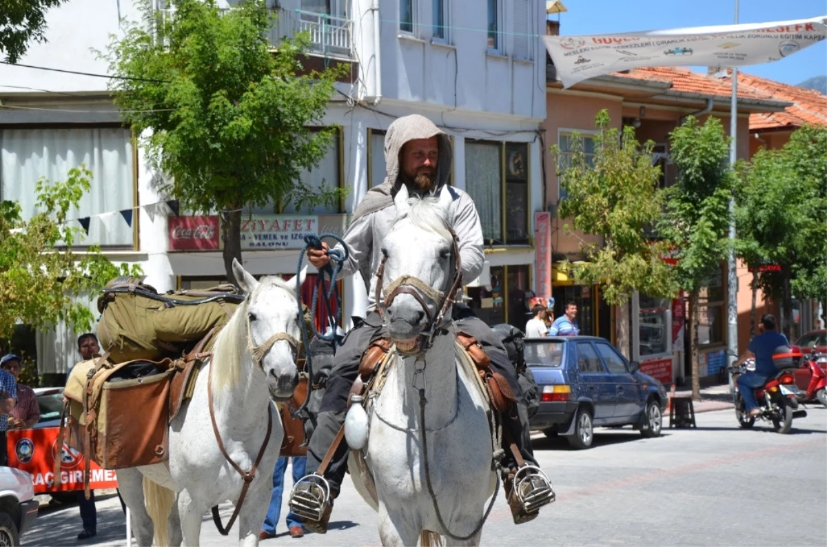 Hac Için Atla Yollara Düşen Polonyalı Seyyah Kütahya\'da Mola Verdi