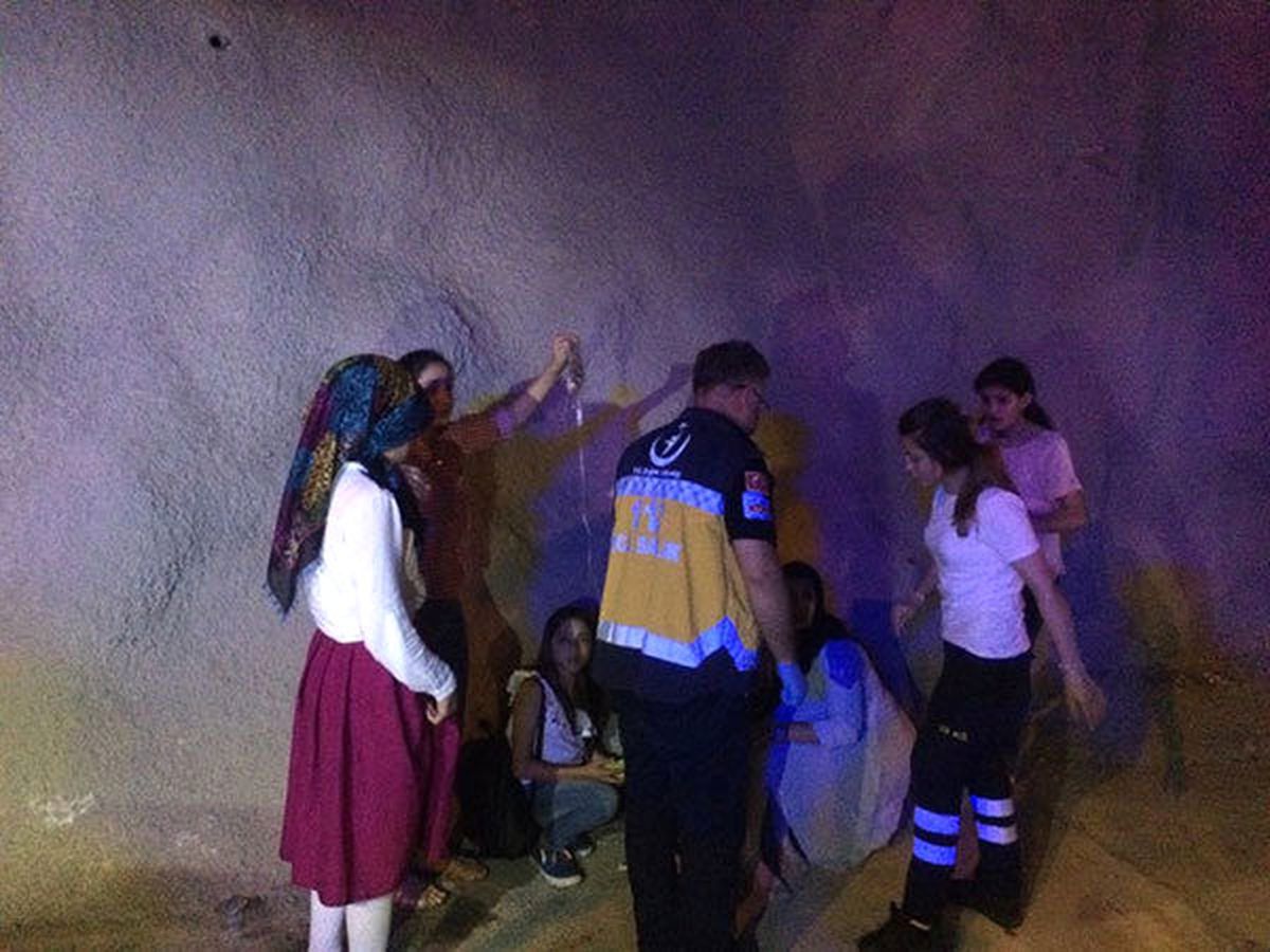 Hafif Ticari Araç Emniyet Şeridinde Öğrencilerin Arasına Daldı: 2 Ölü, 16 Yaralı (3)