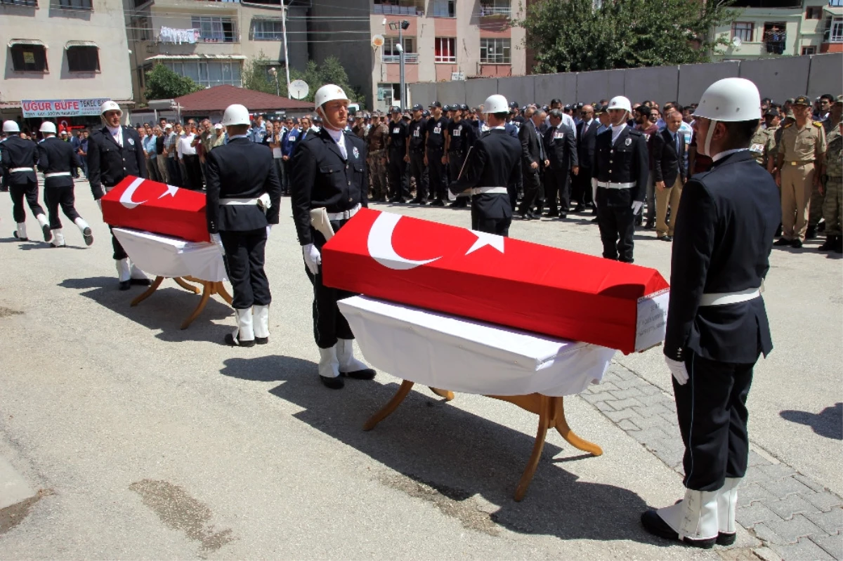 Hatay Şehitleri Için Tören